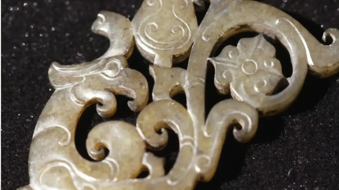 巢湖北山头汉墓出土的琼瑰玉佩